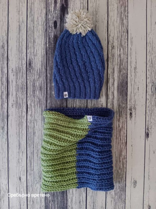 Тийнейджърски зимен син сет "Ради" - шапка с помпон и шал в зелено