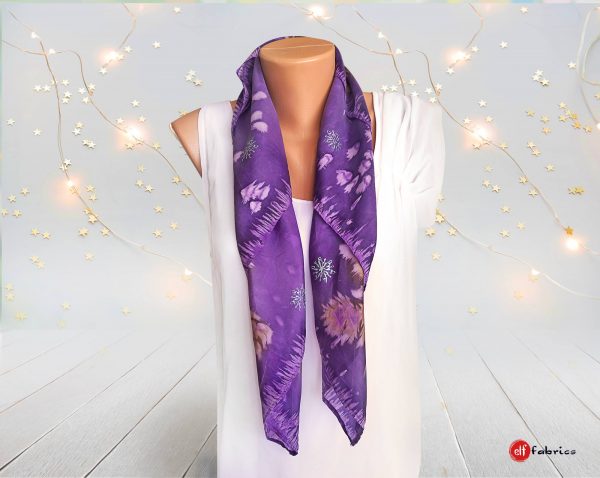 Тъмно лилав копринен шал със снежинки, подарък за директорка - наличен