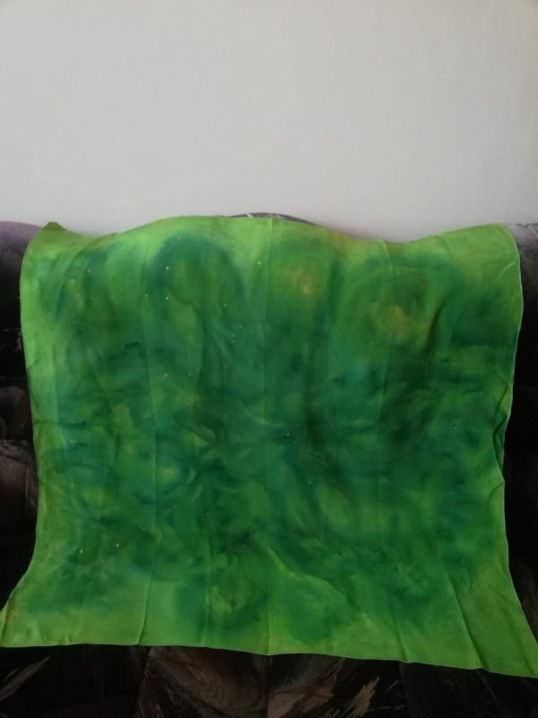 Ръчно рисуван  шал от естествена коприна " Зелени листа"