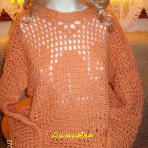 Дамски пуловер,ръчно изплетен,бледо оранжев