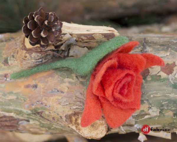 Брошка "Червена Роза" , подарък за абитуриентски бал- налична