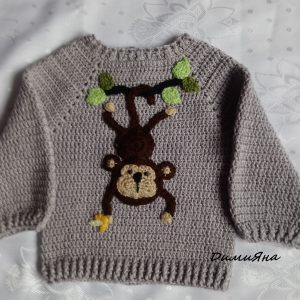 Детска блузка с апликация "Маймунка",ръчно изплетена