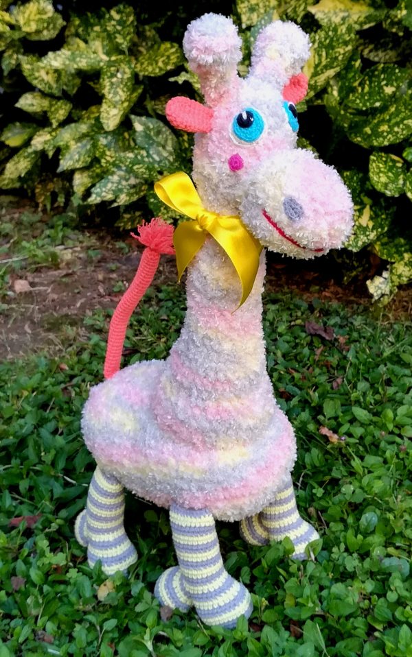 Жираф играчка изплетена на една кука
