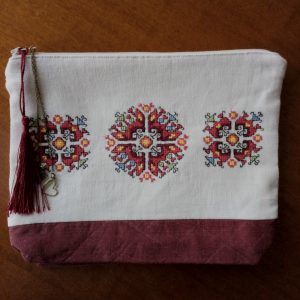 Несесер с българска шевица