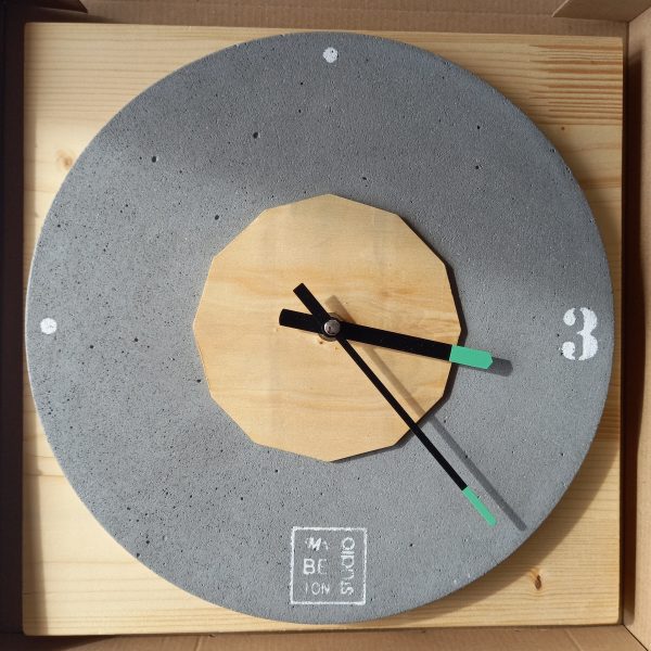 Часовник от бетон