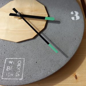 Часовник от бетон