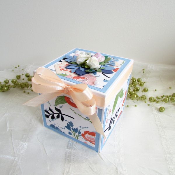 Ръчно изработена 3Д сватбена картичка кутийка