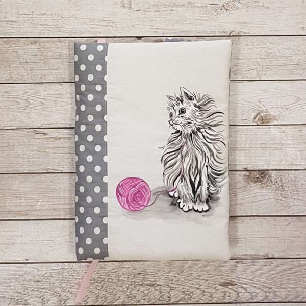 Рисувана подвързия за книга „Коте с кълбо"