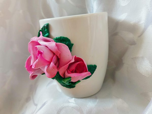 Чаша с розова роза, декорирана с полимерна глина