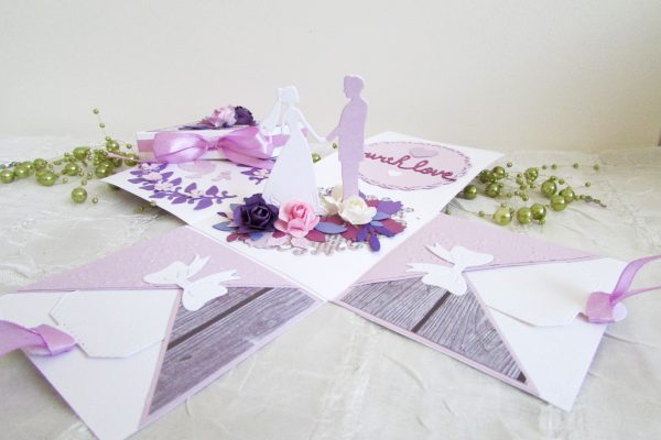 Сватбена картичка-кутийка в лилаво