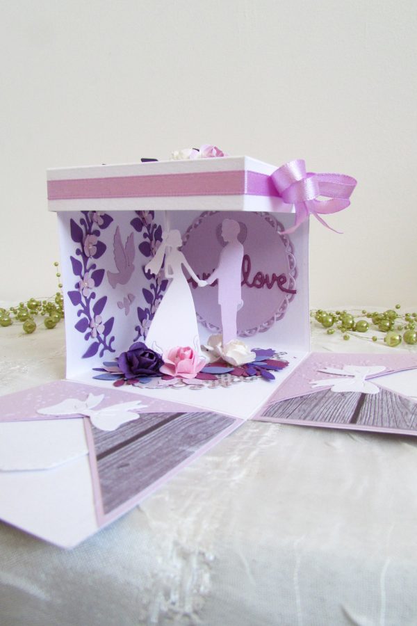Сватбена картичка-кутийка в лилаво