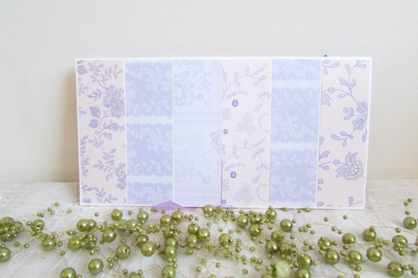 Сватбена картичка-плик за паричен подарък в бяло и нежно лилаво