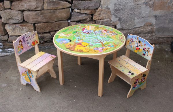 детска дървена маса с 2 стола