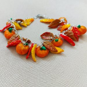 Гривна с есенни листа и тикви от полимерна глина
