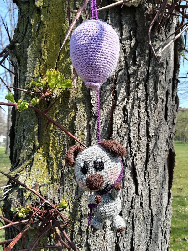 Кученце с балон Икар, играчка изплетена на една кука