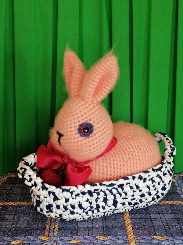 Зайче с кошница и яйце, Великденски заек