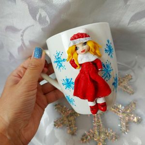 Чаша с момиче с червена рокля, декорирана с полимерна глина