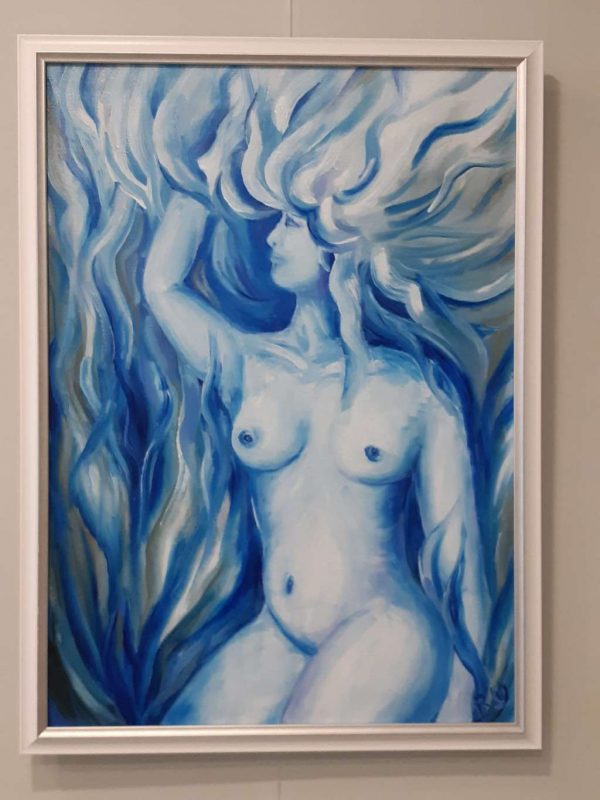 Увереност - картина в синьо и бяло на женско тяло