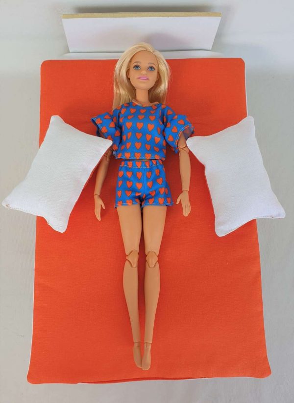 Ръчно изработен спален комплект за кукли