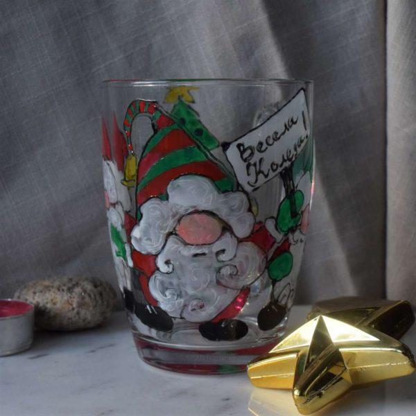 ръчно рисувана чаша " Коледни Гномчета"