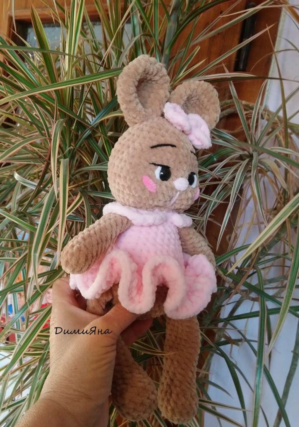 Зайче момиченце -ръчно изплетена детска играчка