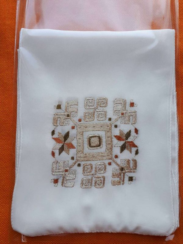 Ръчно бродиран копринен шал с автентичен български мотив - по поръчка