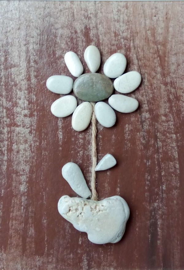 Картина / пано с морски камъчета - цветя