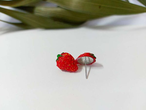 Обеци с ягоди от полимерна глина