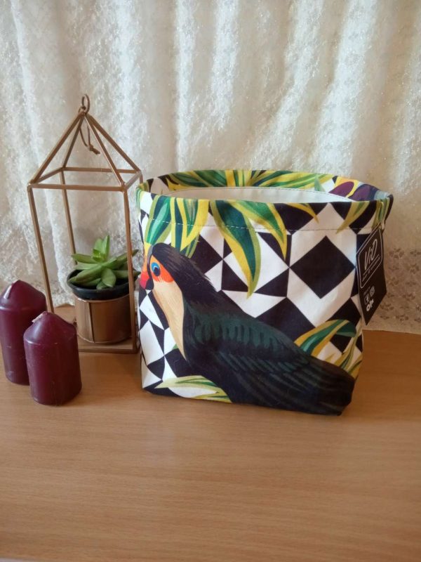 Текстилна кошница с папагали