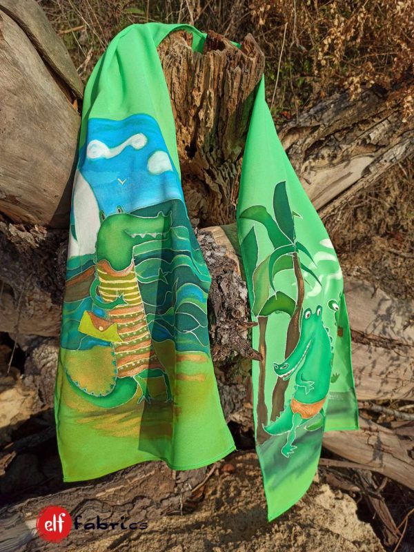 Детски шал с крокодили, подарък за рожден ден- наличен
