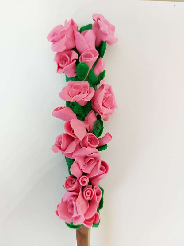 Лъжичка с рози, декорирана с полимерна глина