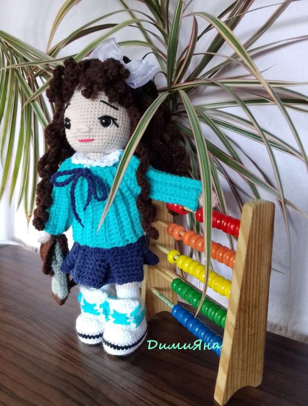 Кукла Вероника в първи клас