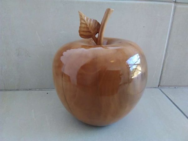 Голяма ябълка.