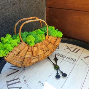Плетена кошница със скандинавски мъх