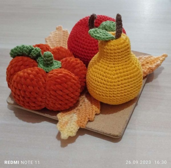 Плетена есенна декорация