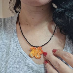 Колие с есенно листо от полимерна глина