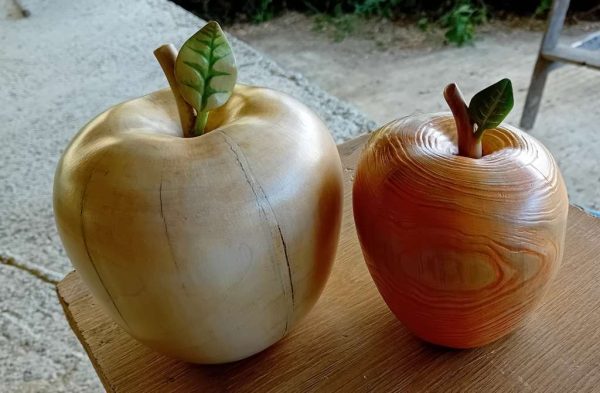 Ябълка. Дърворезба.