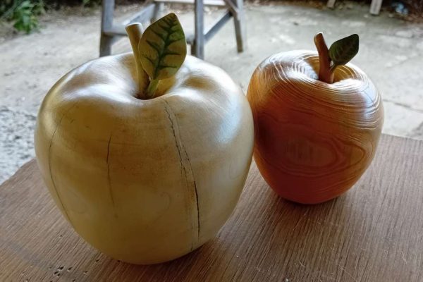 Ябълка. Дърворезба.
