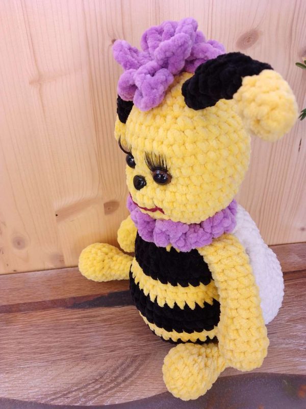 Ръчно изплетена плюшена играчка – Работната Пчеличка, височина 28 см