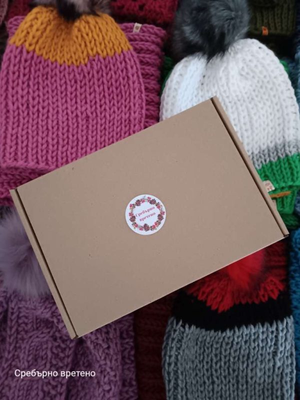 Зашеметяващ зимен комплект от бандана шал и шапка с помпон "Дона"