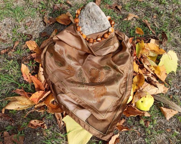 Есенен копринен шал с листа, подарък  за дама, наличен