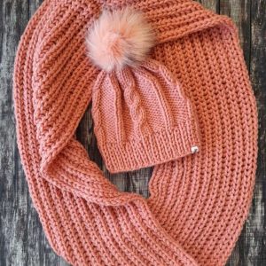 Ръчно плетен дамски двулицев шал и зимна шапка с помпон „Стамена“