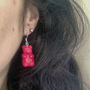 Обеци с червени желирани мечета от полимерна глина