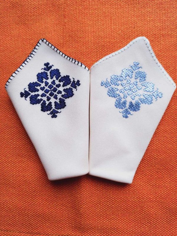 Едноцветни ръчно бродирани копринени кърпички по поръчка