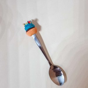 Лъжичка кексче с плодове от полимерна глина