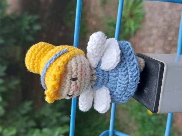 Малка ръчно плетена принцеса-сувенир