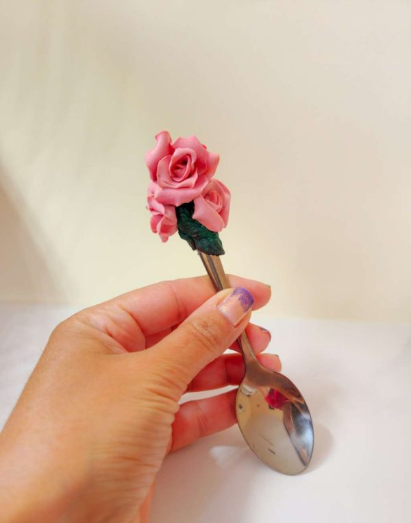 Лъжичка с три рози от полимерна глина