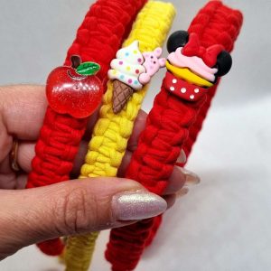 Детска ръчно плетена диадема с фигурка