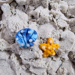 Обеци с морска звезда и мида от полимерна глина