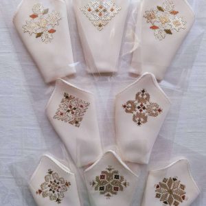 Нови мотиви ръчно бродирани копринени кърпички в светла бродерия